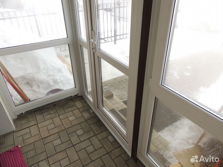 Остекление и отделка балконов / лоджий современно