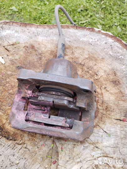 Переднии суппорта на Renault 25