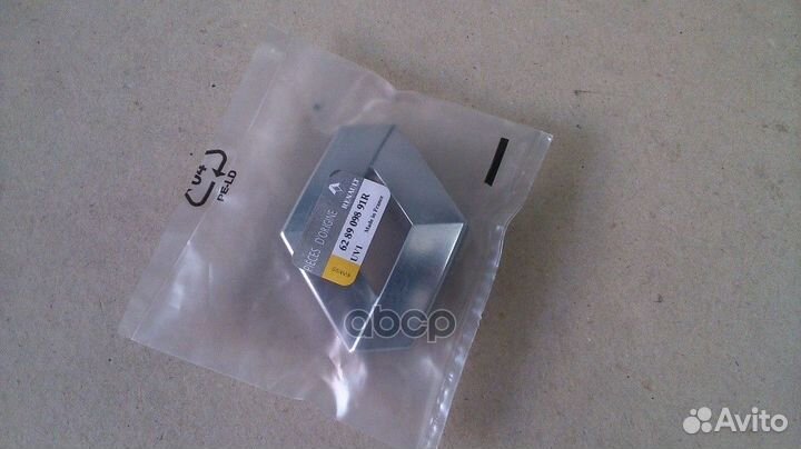 Эмблема 628909891R renault