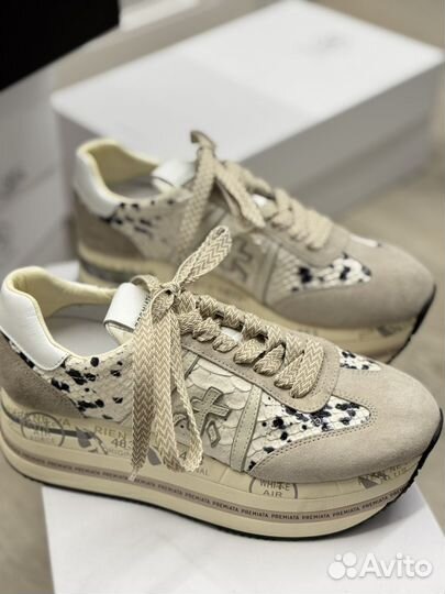 Кроссовки женские