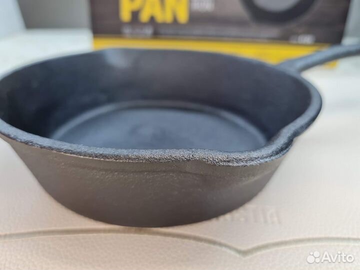 Сковорода чугунная со сливом Fissman 16 см