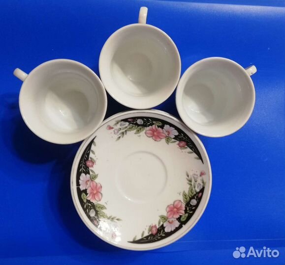 Чашки и блюдца от кофейного сервиза