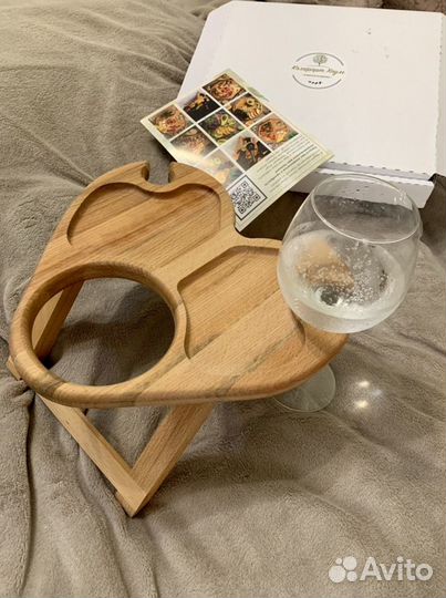 Винный столик складной в форме сердца