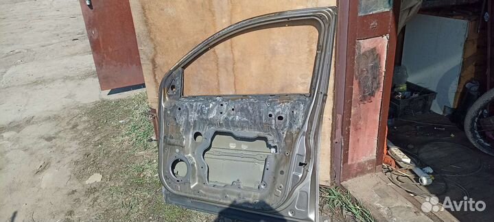 Дверь передняя правая Nissan Qashqai J10
