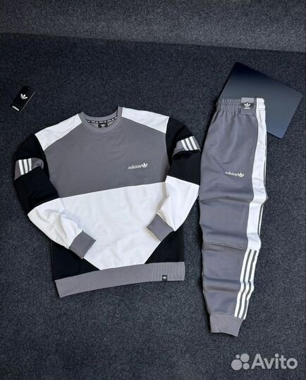 Спортивный костюм Adidas