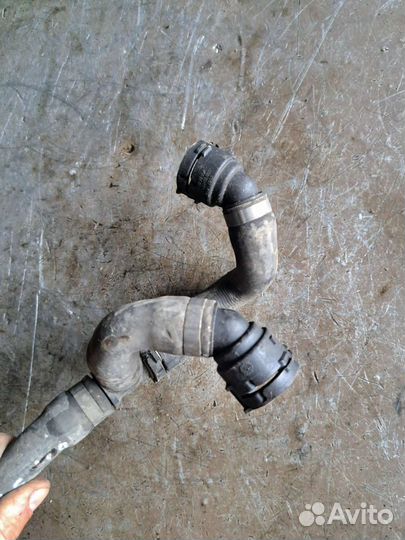 Патрубок охлаждения на BMW E65 E66