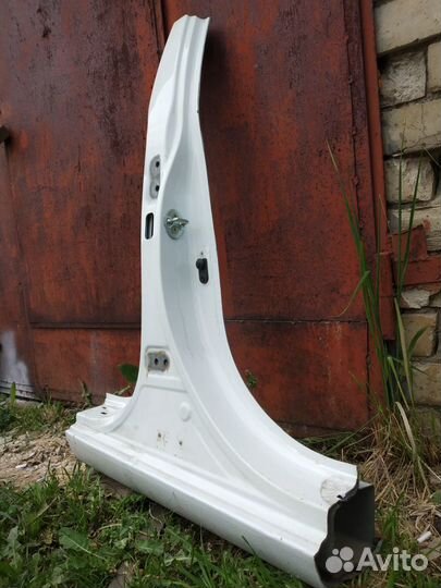 Средняя стойка с порогом Kia Ceed