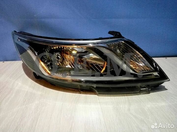 Правая передняя фара на Kia Rio 3 2011-2014