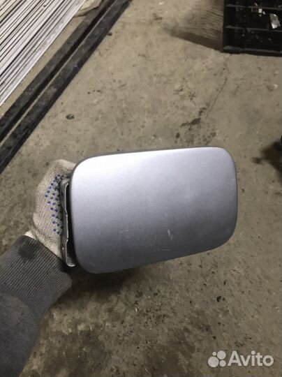 Лючок бензобака Mercedes W210 серебристый