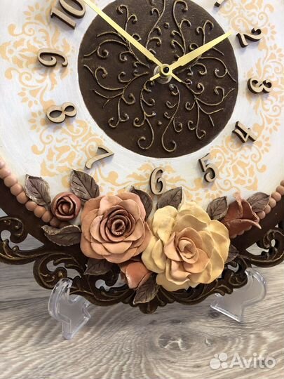 Часы ручной работы с объёмным декором