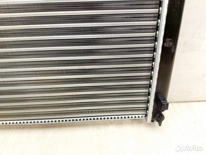 Радиатор охлаждения LADA Priora 1,6-1,8 Halla