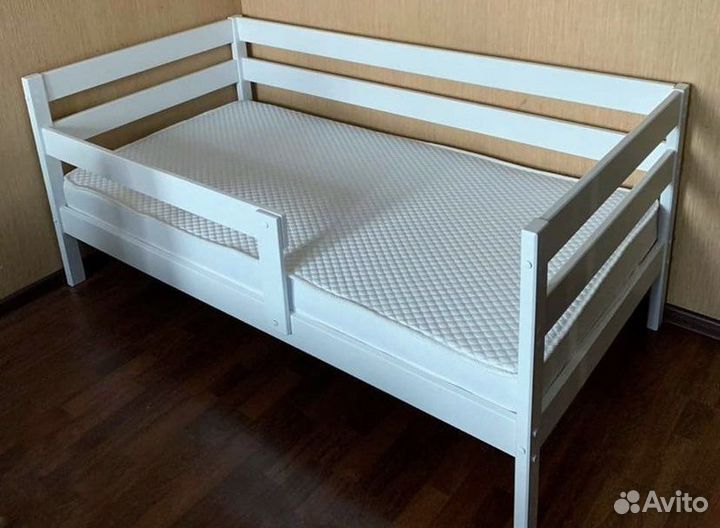 Кровать Белая из массива березы