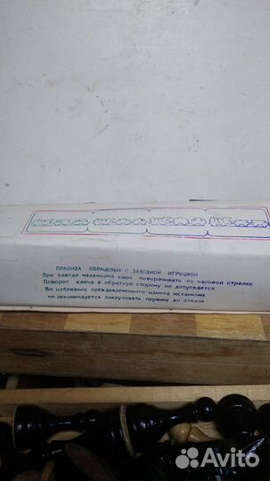 Игрушка заводной паровозик времён СССР