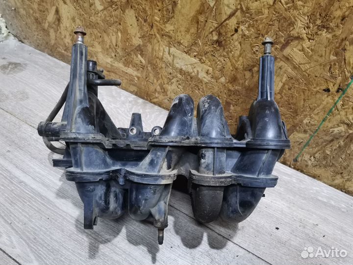 Впускной коллектор Renault Symbol