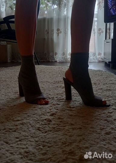 Босоножки-Ботильоны летние 38 р-р
