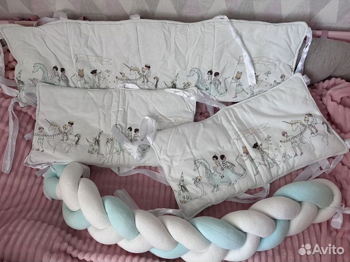 Продам комплект бортиков в детскую кроватку