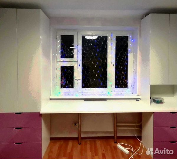 Рабочая зона в углу у окна