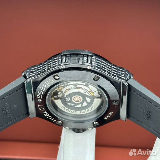 Часы Hublot Big Bang Tutti Frutti Apple Caviar