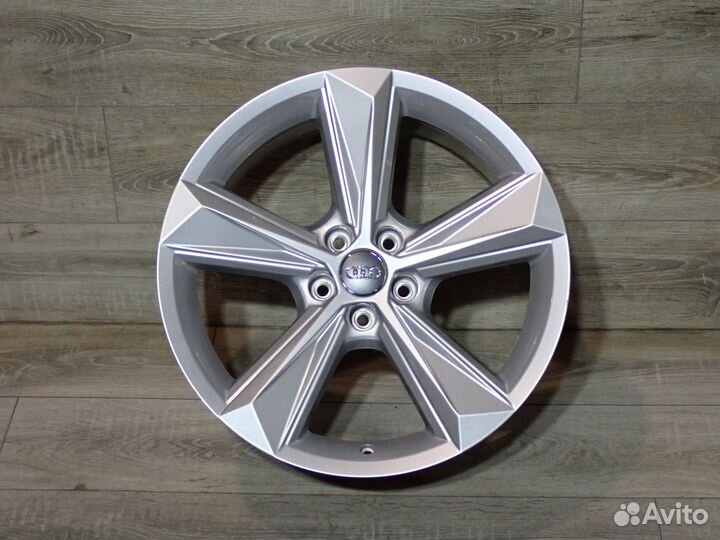 Комплект оригинальных R19 дисков Ауди Q7