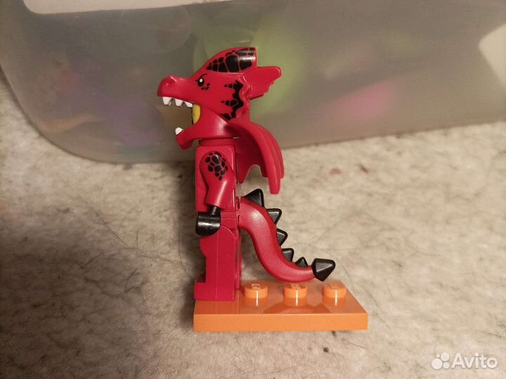 Lego минифигурка парень в костюме дракона