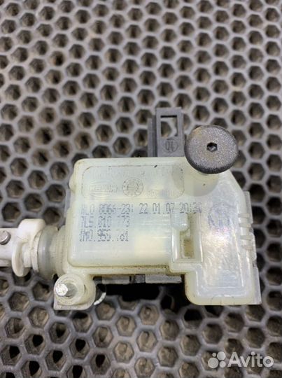 Активатор лючка бензобака Cayenne 955-957 Каен