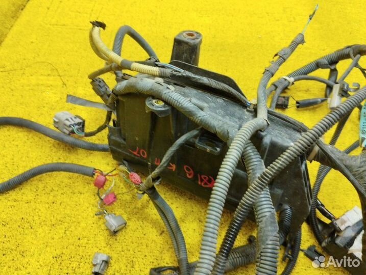 Коса под капот передняя Toyota Tundra