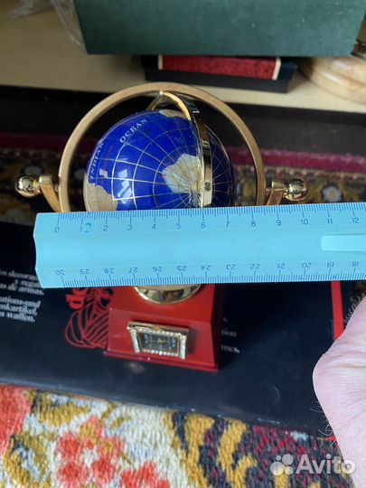 Сувенирный глобус с кварцевыми часами