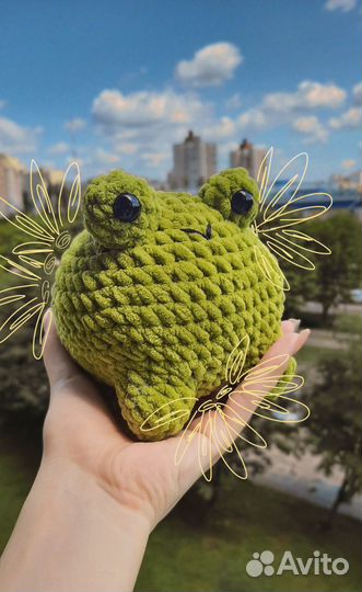 Маленькая жабка (вязанная игрушка)