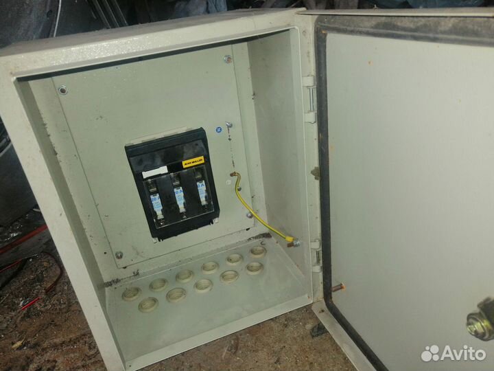 Электрические щиты новые. Размер большого 60'50'20