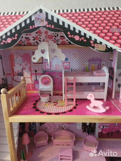 Кукольный домик с мебелью