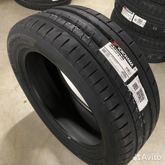 Yokohama Advan Sport V107 245/40 R20