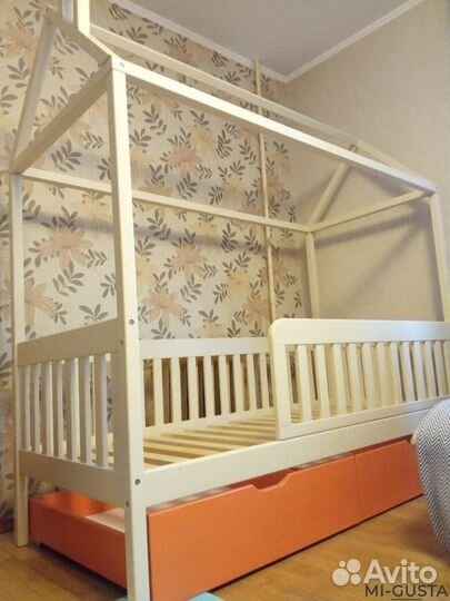 Детская кровать домик