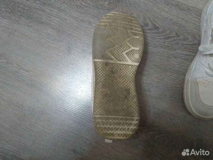 Кроссовки женские. Размер 25,5