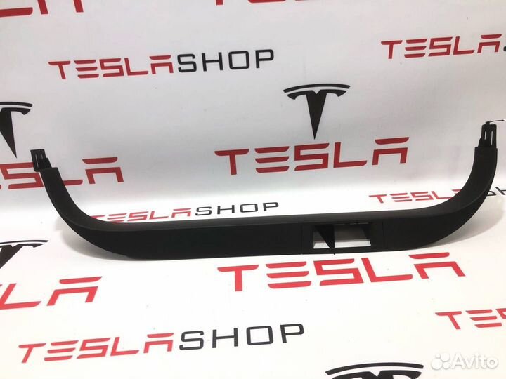 Накладка проема подъемной задней двери Tesla