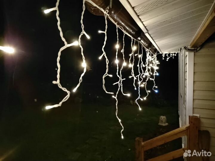 Монтаж установка уличных гирлянд на дом на фасад