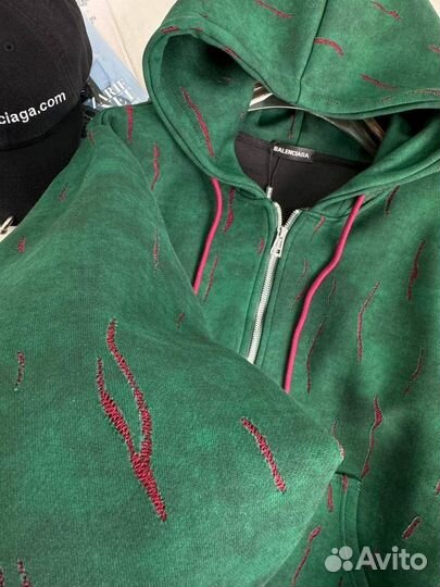 Balenciaga костюм трендовый (весна 2025)