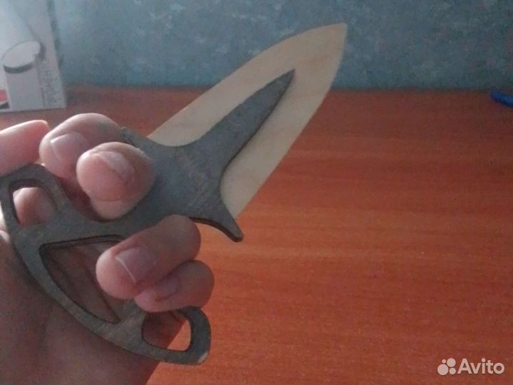 Тычковый нож из дерева