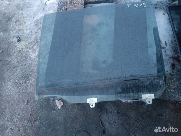 Стекло задней левой двери Nissan Tiida