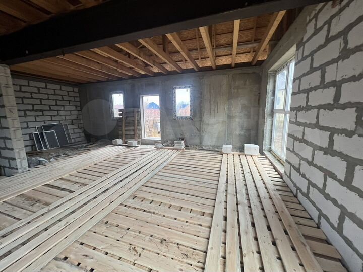 Дом 300 м² на участке 12 сот.