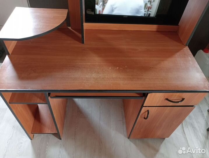 Компьютерный стол