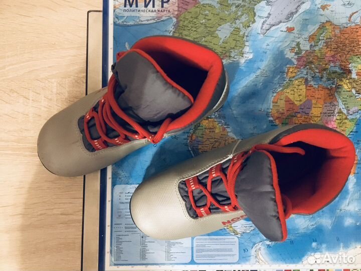 Лыжные ботинки