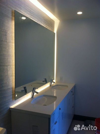 Зеркало с подсветкой парящее