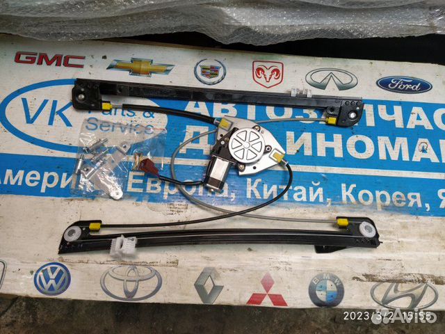 Стеклоподъемник правый Dodge Caravan NS 96-00