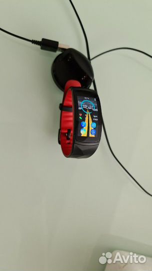 Фитнес браслет Samsung gear fit 2 pro