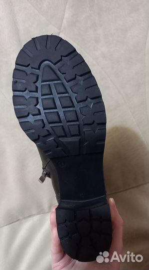 Новые зимние кожаные полусапожки 39р