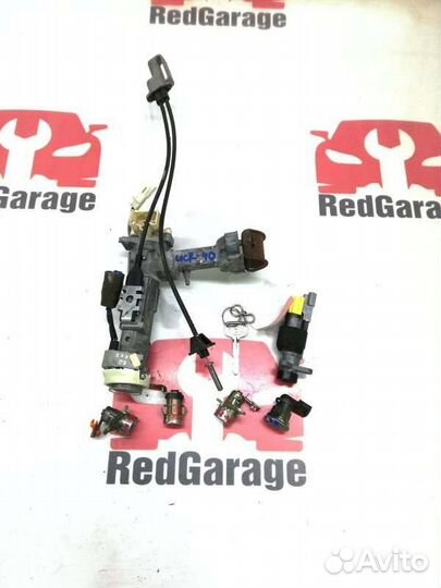 Замок зажигания с комплектом личинок Toyota Tundra