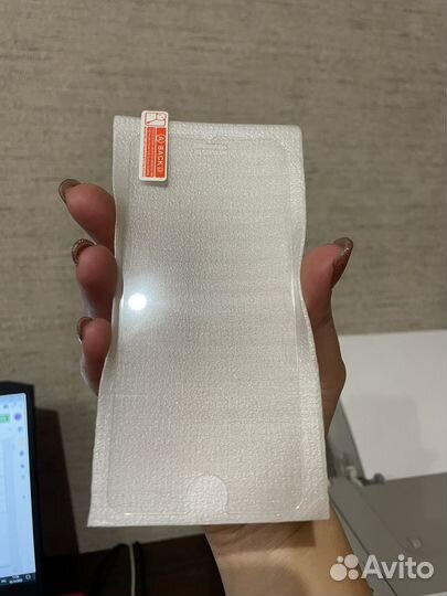 Защитные стекла на iPhone 8