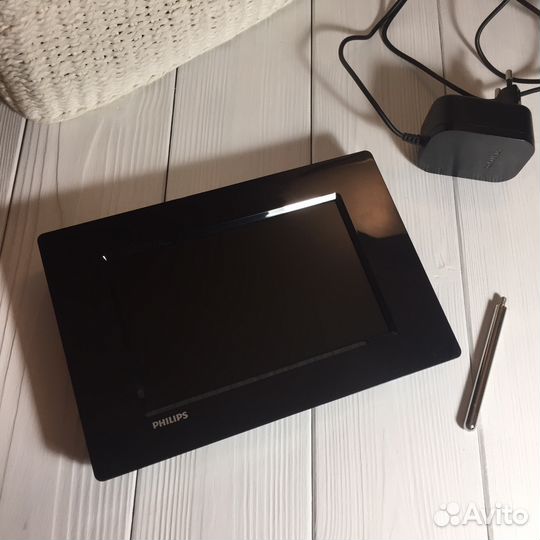 Цифровая фоторамка Philips SPF1307/10 б/у