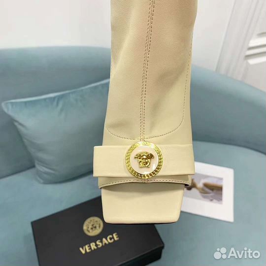 Открытые сапоги Versace