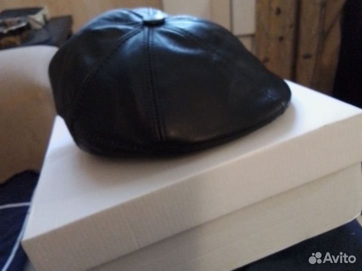 Мужская кожаная кепка демисезоная
